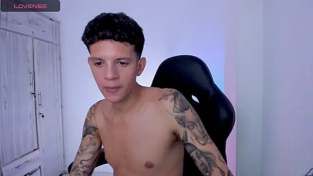 tylernova Adlı Modelin Canlı XXX Sohbeti