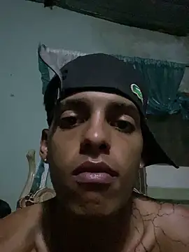 Aleexxx_2005 现场XXX聊天