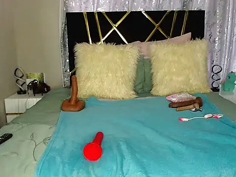 NaughtyMilf_Lilly: онлайн-секс-чат