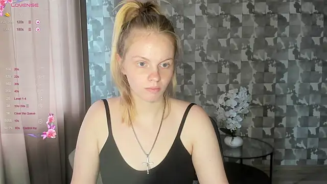 L_aura's Live XXX Chat