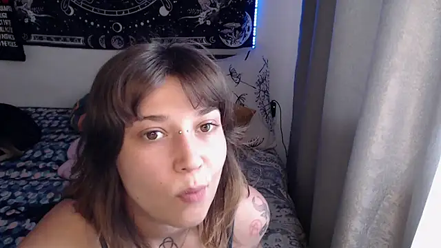 AlienforTwenty Chat XXX in diretta