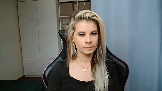 Chat +18 de KristineGlow ao vivo