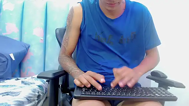 liam_play élő XXX-chatje