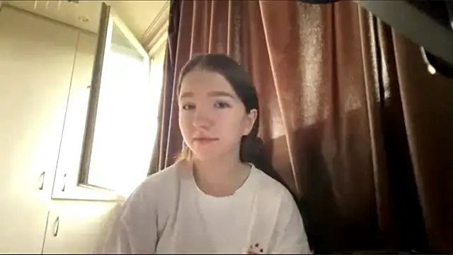 FewerCadre Show in webcam