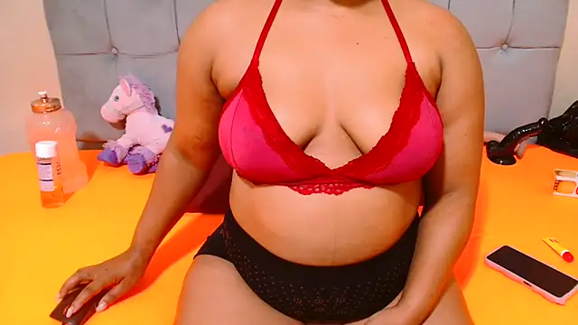 Pokazy przed kamerką – massive_booty25