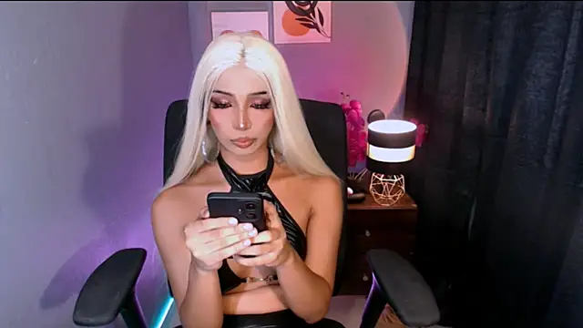 xUrGoddess_islaCumsAlotx's Webcam Show