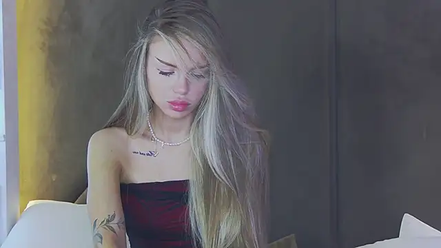 MarilynNova élő XXX-chatje