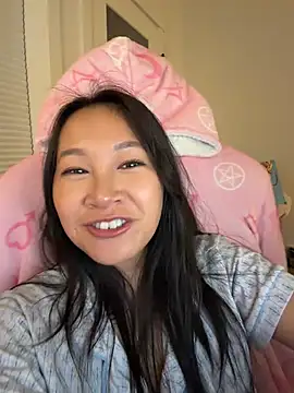 petiteTai's Webcam Show