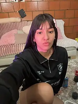 xayah_cute Adlı Modelin Canlı XXX Sohbeti