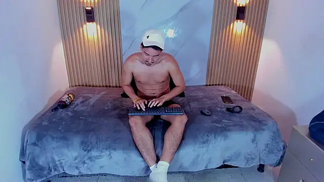 Iam_OttoAndrew Show in webcam