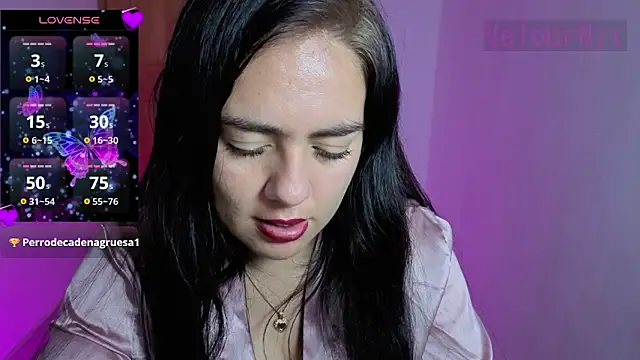 XXX chat uživo modela VelourNyx