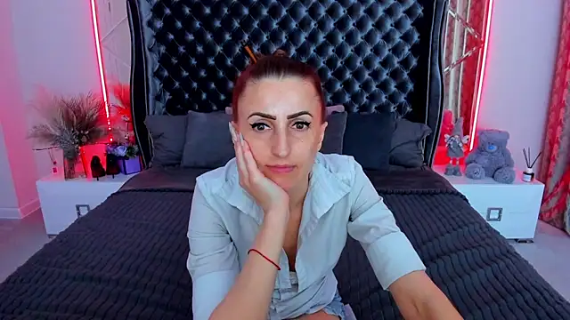 Show modela Rebecca_Diamond na web-kameri