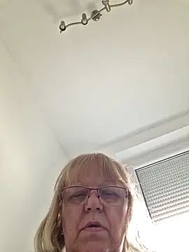 Онлайн чат XXX Dorina