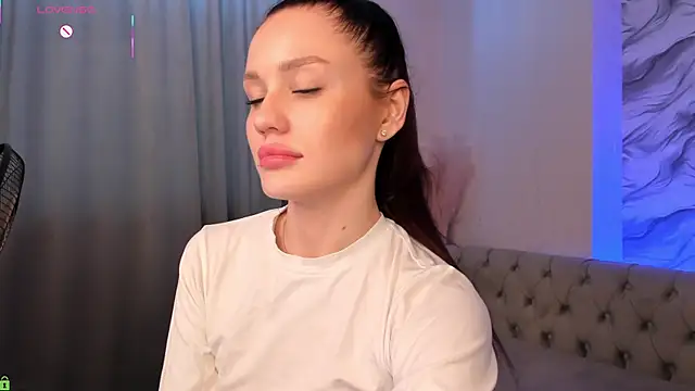 Aria_Mila Chat XXX in diretta