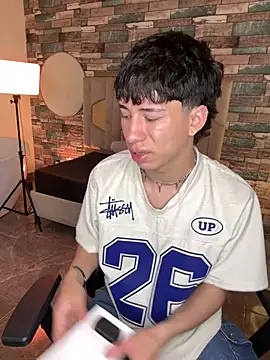 Онлайн чат XXX kaelwolf_tay