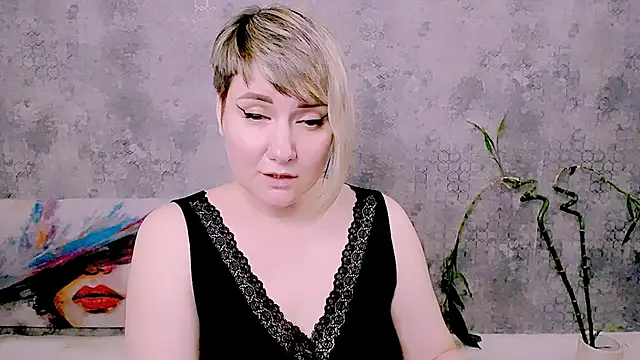 Djullia's Live XXX Chat