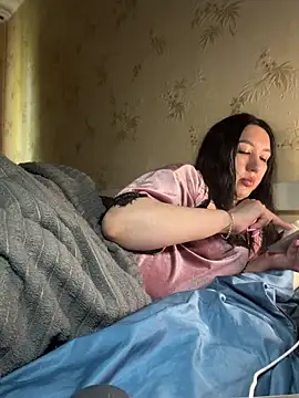 Naughtbaby_2025: онлайн-секс-чат