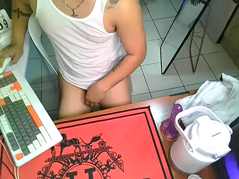 Ashtonfuckingboi Webcam-Show