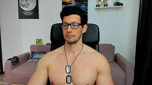 BrutusK08 live XXX chat