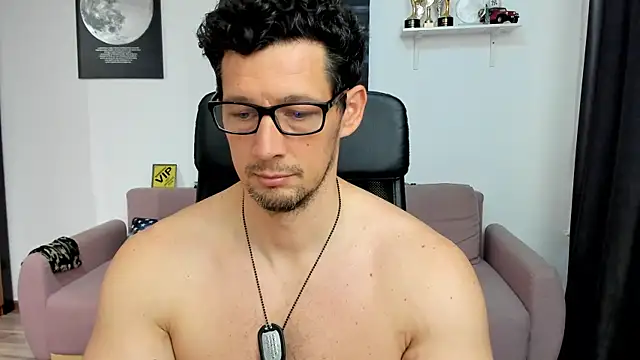 BrutusK08 Adlı Modelin Canlı XXX Sohbeti