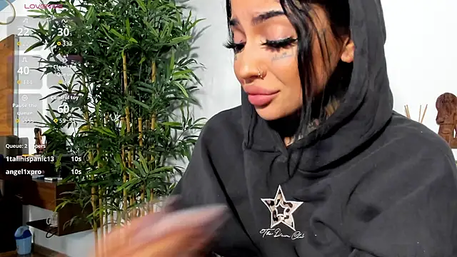 CreamyInkky_'s Live XXX Chat