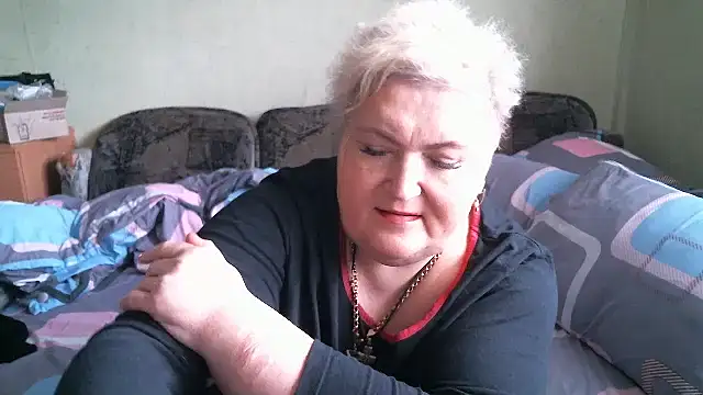 Lana555: онлайн-секс-чат