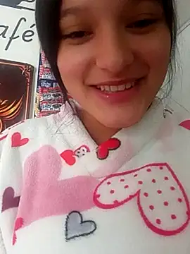 Sweet_Innocence_ élő XXX-chatje