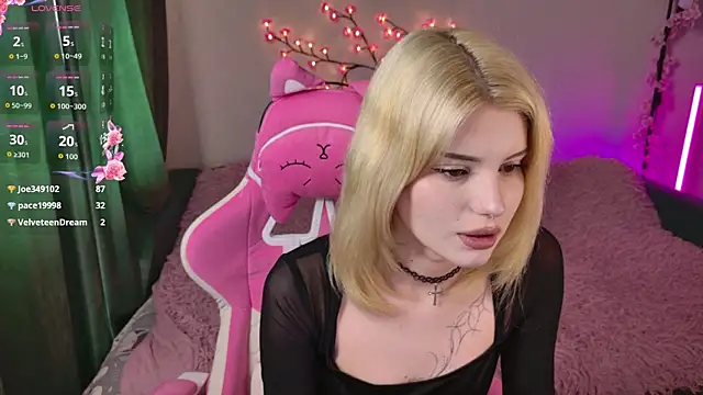 scarletbackwood's Webcam Show