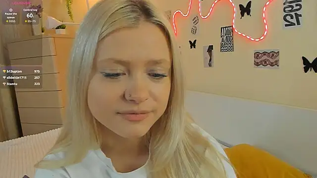MidnightPoise's Live XXX Chat