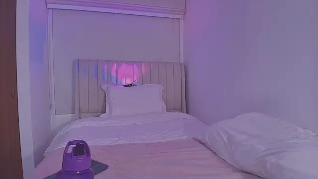 ArianaReynoldss Live XXX Chat