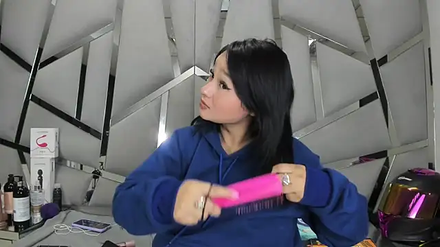 Catherinee69_x Adlı Modelin Canlı XXX Sohbeti