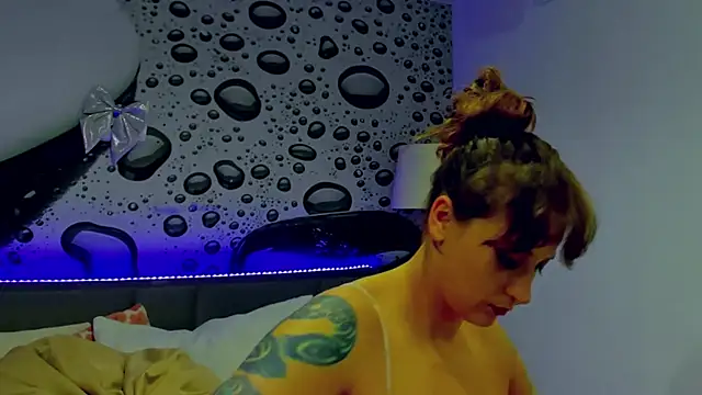Chatroom XXX en direct de AlmaFancy