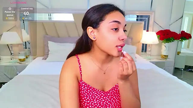 Luna_Cortier élő XXX-chatje
