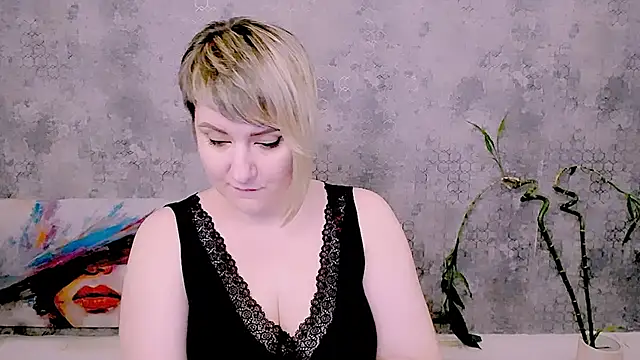 Djullia Chat XXX live