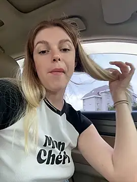 Chat XXX en directo de HarrietDart