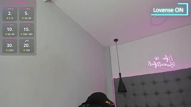 scarletcherry18's Webcam Show