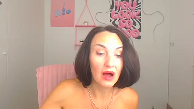 Rosie_Rosee Adlı Modelin Canlı XXX Sohbeti
