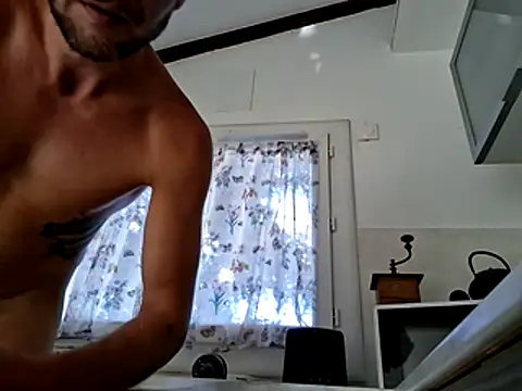 SexMachineMaks Adlı Modelin Canlı XXX Sohbeti
