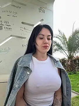 Wet__Bunny: διαδικτυακό σόου στην κάμερα