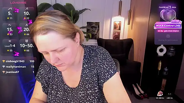 ScarlettSoft's Live XXX Chat