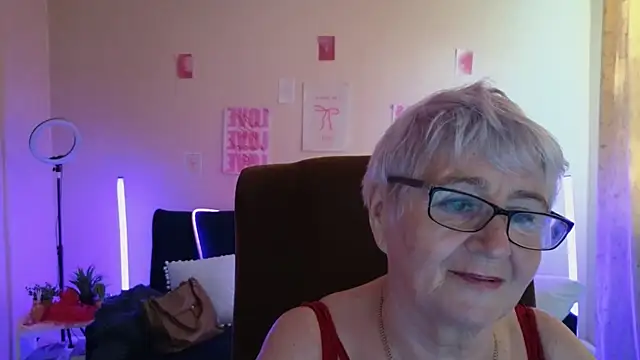 Sandra_SnowflakeのライブXXXチャット