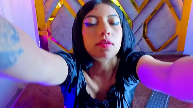 Ey_Im_simone_ élő XXX-chatje