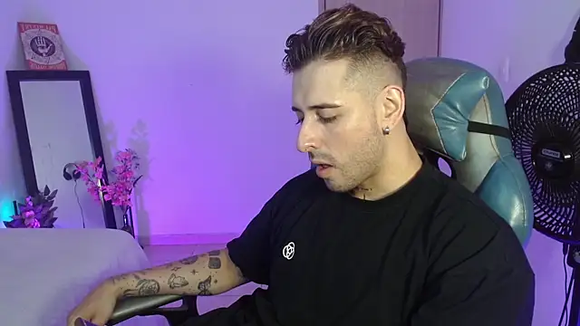 Ares_blue's Live XXX Chat