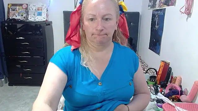emperabigbootybigass' Live XXX Chat