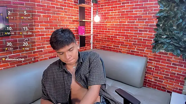 Thiago_Kozak Show in webcam