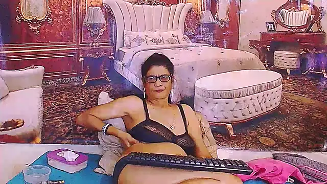Chat +18 de IndianAllure ao vivo