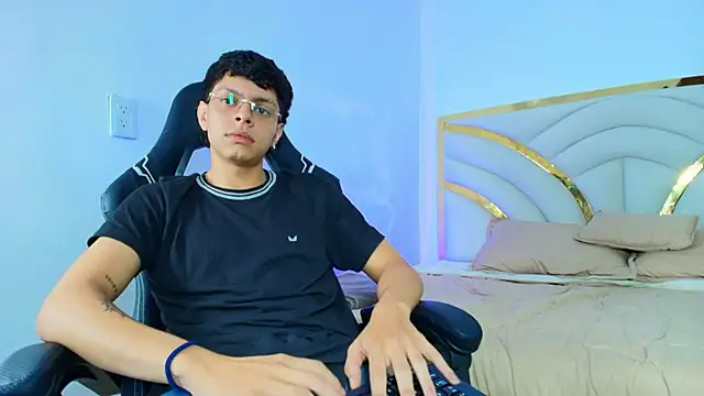 Milo_Stormn Webbikameraesitys
