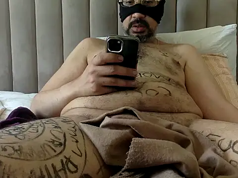 Chat XXX en directo de CaiBull
