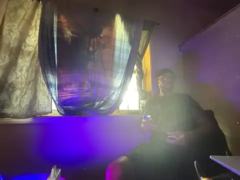 ThrowedWorldWide élő XXX-chatje