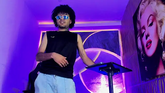 Pokazy przed kamerką – Josh_Hot_Sex